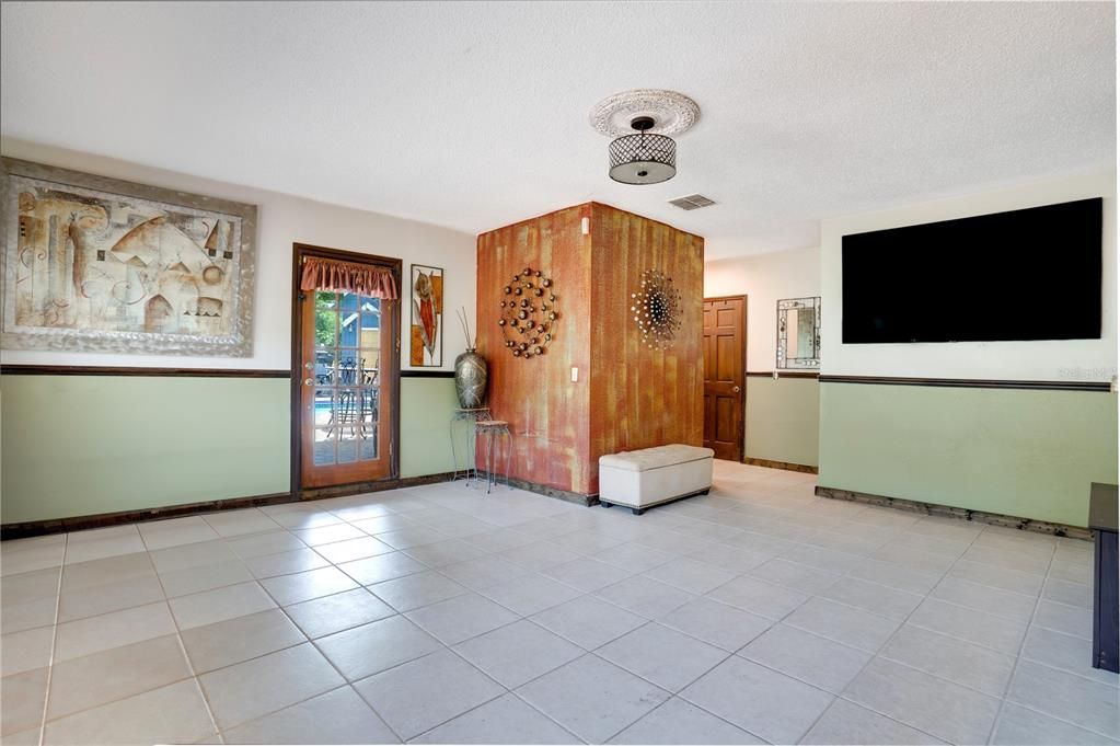 待售: $1,619,000 (13 贝兹, 10 浴室, 7064 平方英尺)