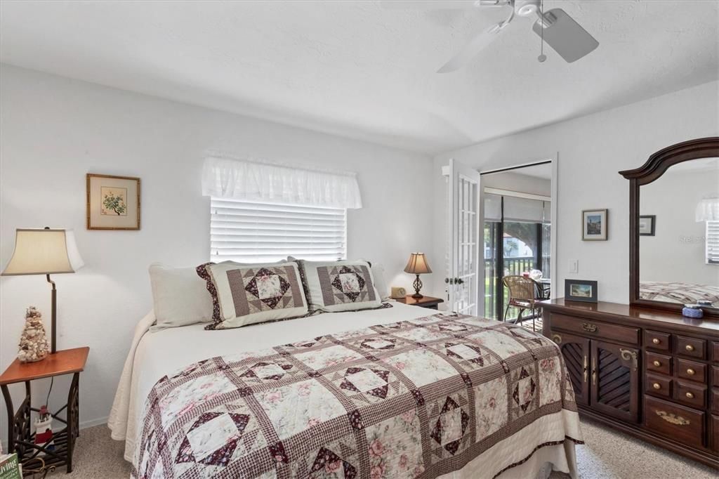 На продажу: $238,000 (2 спален, 2 ванн, 1112 Квадратных фут)