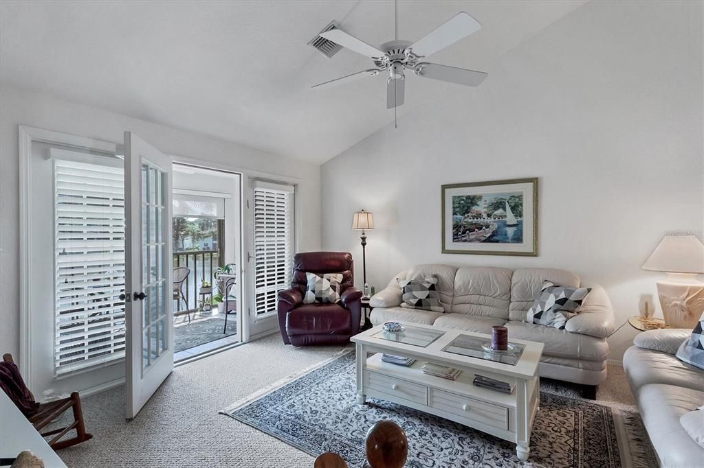 На продажу: $238,000 (2 спален, 2 ванн, 1112 Квадратных фут)