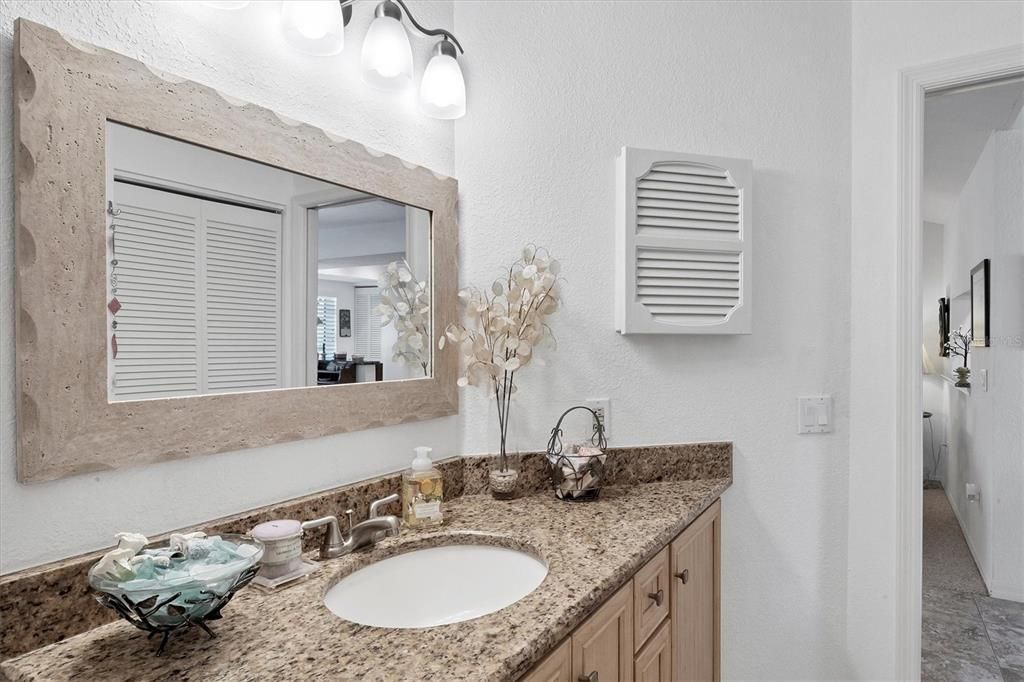 На продажу: $238,000 (2 спален, 2 ванн, 1112 Квадратных фут)