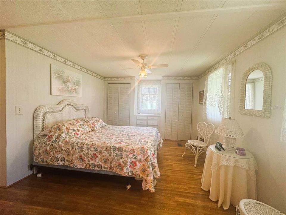 待售: $99,900 (2 贝兹, 2 浴室, 864 平方英尺)