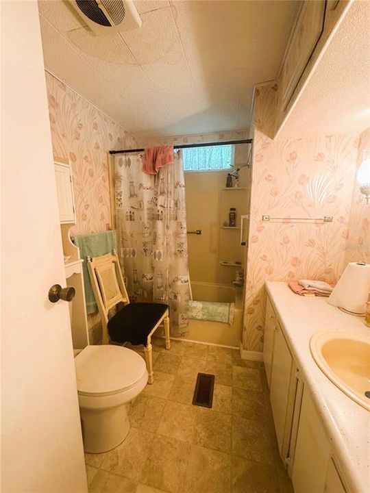 待售: $99,900 (2 贝兹, 2 浴室, 864 平方英尺)