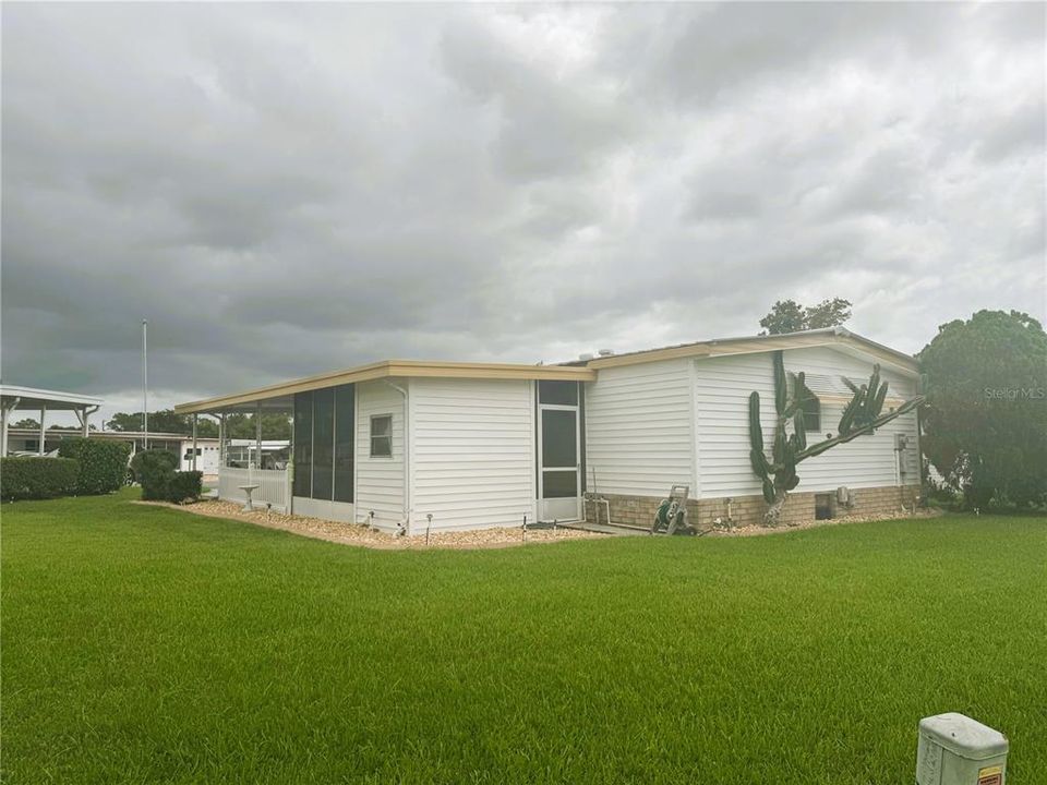 待售: $99,900 (2 贝兹, 2 浴室, 864 平方英尺)