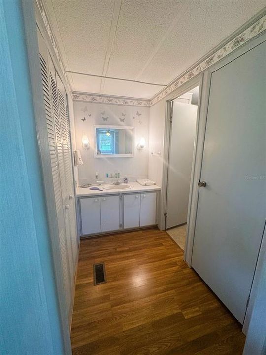 待售: $99,900 (2 贝兹, 2 浴室, 864 平方英尺)