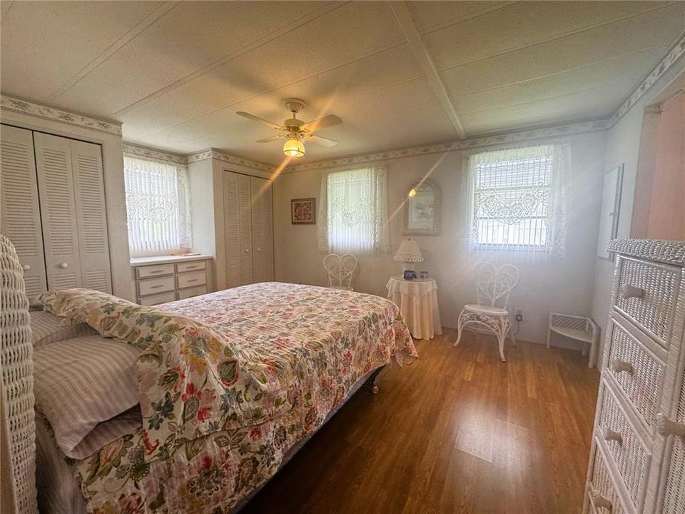 待售: $99,900 (2 贝兹, 2 浴室, 864 平方英尺)