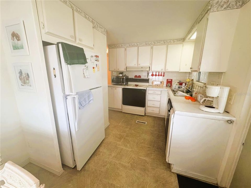 待售: $99,900 (2 贝兹, 2 浴室, 864 平方英尺)