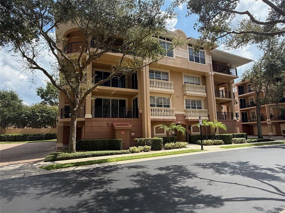 Recently Sold: $500,000 (4 beds, 2 baths, 2452 Square Feet)