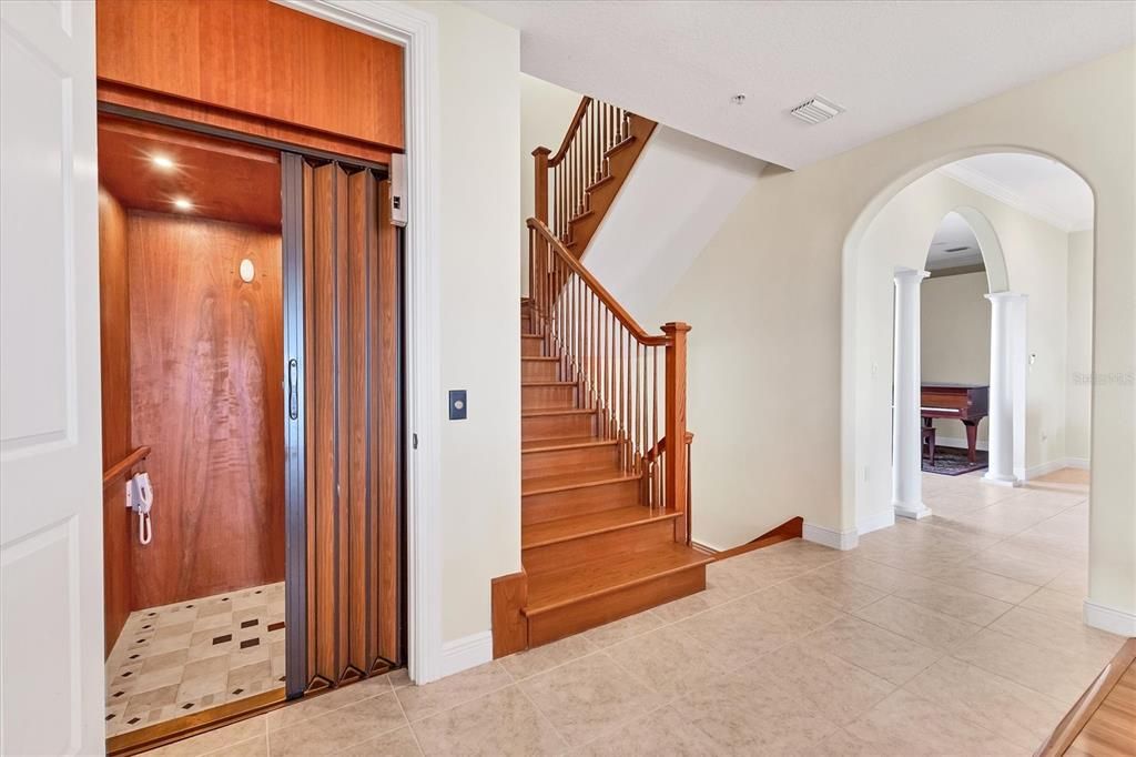 出租: $9,000 (4 贝兹, 4 浴室, 3689 平方英尺)