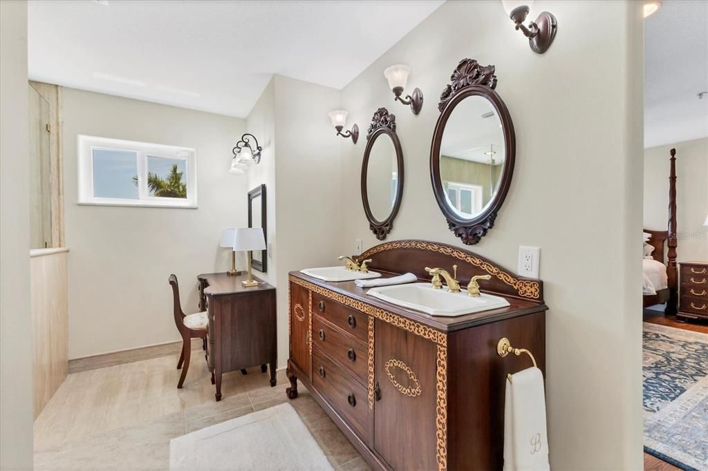 出租: $9,000 (4 贝兹, 4 浴室, 3689 平方英尺)