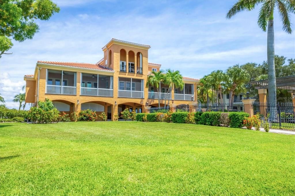 出租: $9,000 (4 贝兹, 4 浴室, 3689 平方英尺)