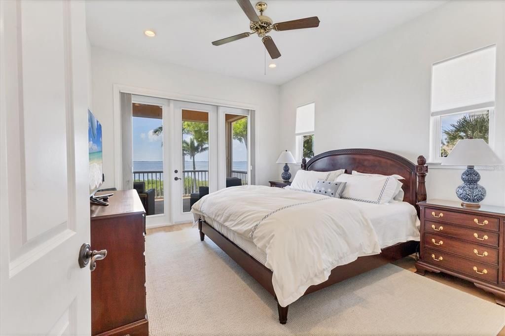 出租: $9,000 (4 贝兹, 4 浴室, 3689 平方英尺)