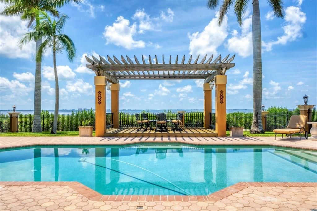 出租: $9,000 (4 贝兹, 4 浴室, 3689 平方英尺)