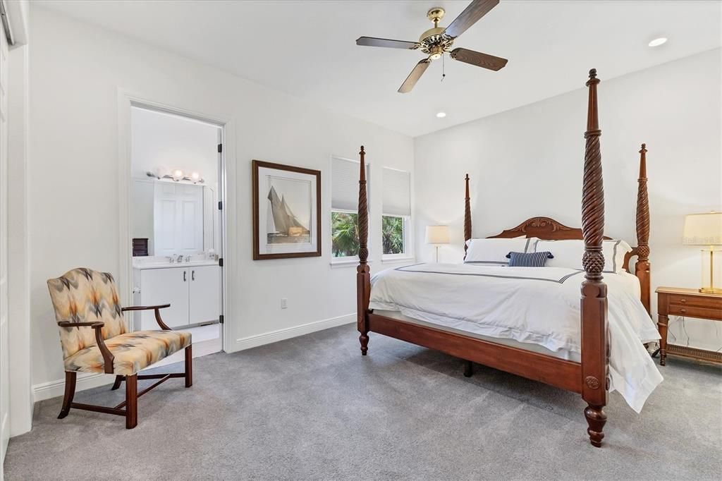 出租: $9,000 (4 贝兹, 4 浴室, 3689 平方英尺)