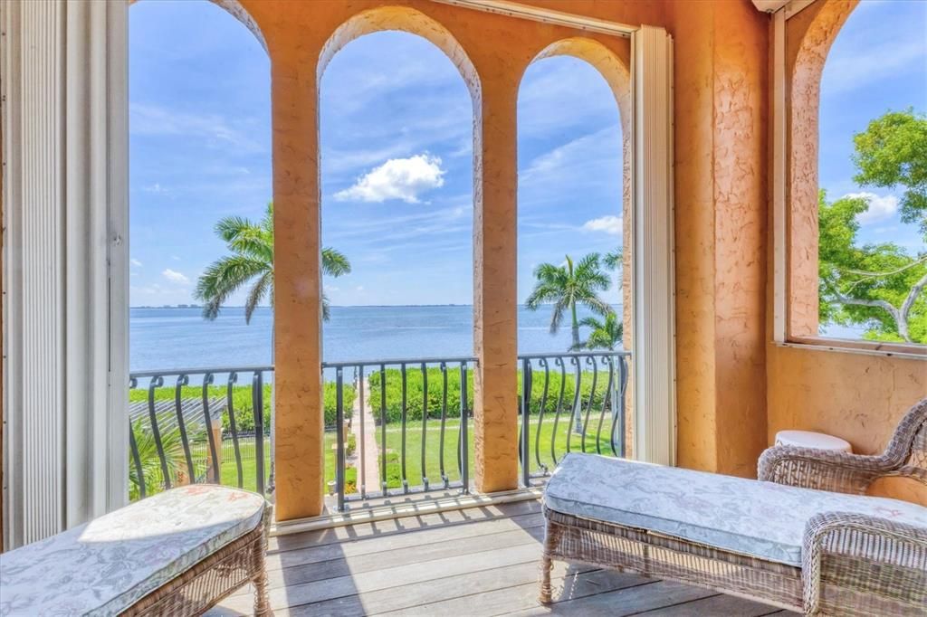 出租: $9,000 (4 贝兹, 4 浴室, 3689 平方英尺)