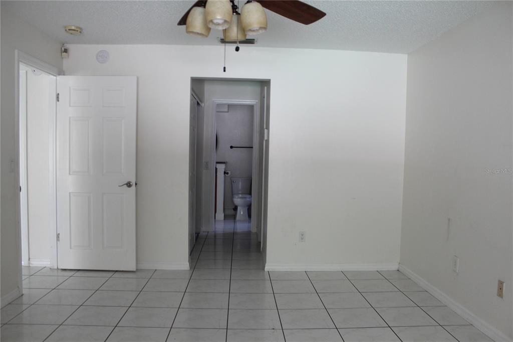 出租: $3,200 (4 贝兹, 2 浴室, 2075 平方英尺)