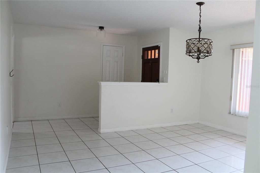 出租: $3,200 (4 贝兹, 2 浴室, 2075 平方英尺)