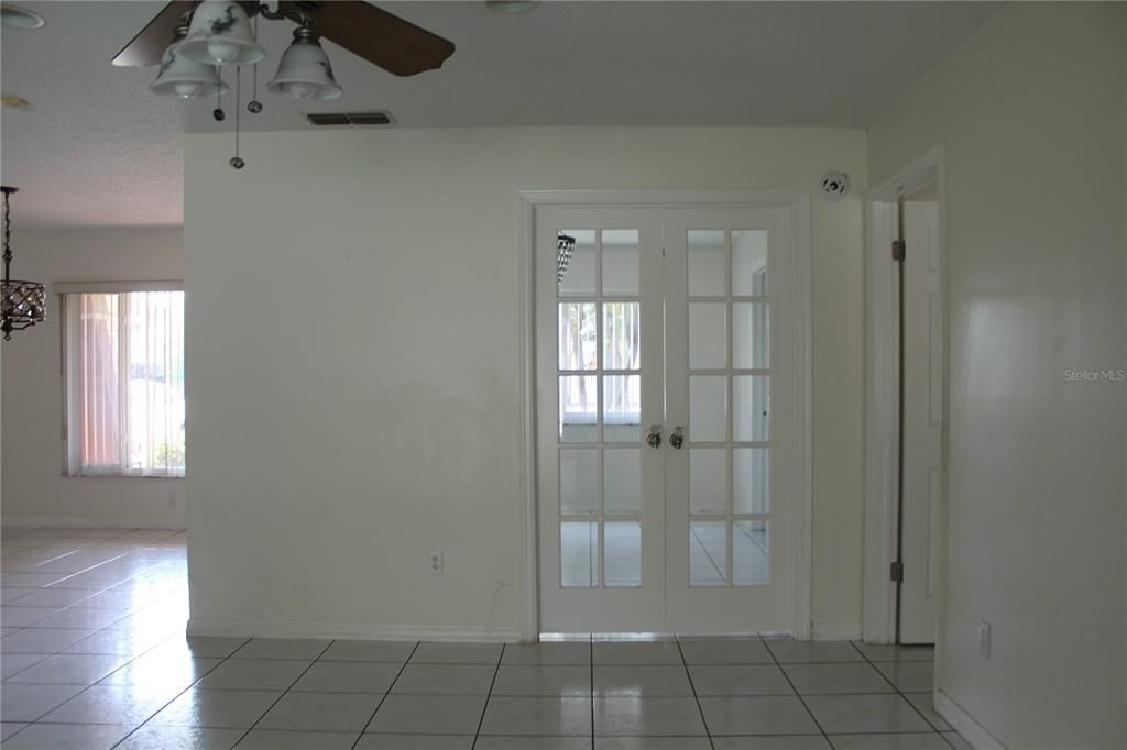 出租: $3,200 (4 贝兹, 2 浴室, 2075 平方英尺)