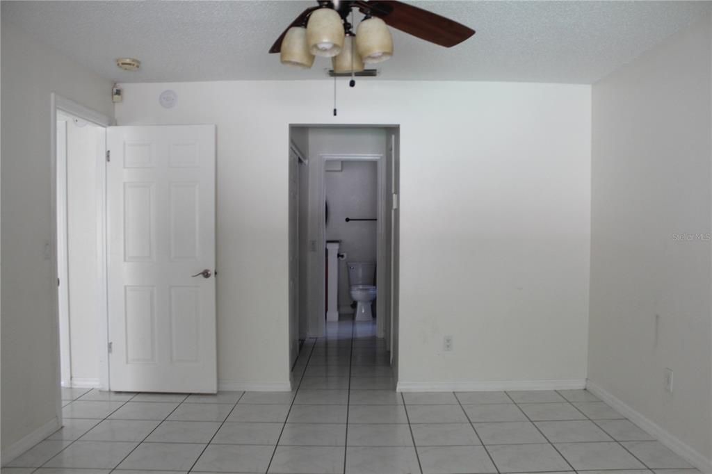 出租: $3,200 (4 贝兹, 2 浴室, 2075 平方英尺)