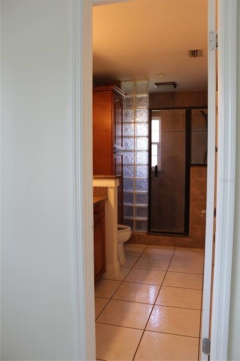 出租: $3,200 (4 贝兹, 2 浴室, 2075 平方英尺)