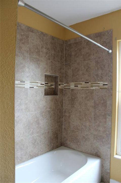 出租: $3,200 (4 贝兹, 2 浴室, 2075 平方英尺)