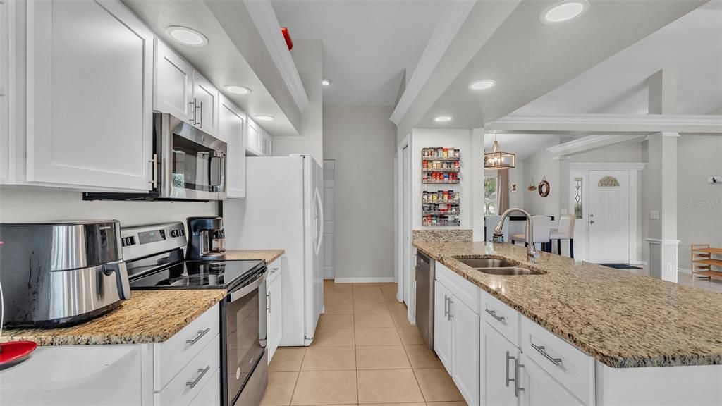 Под контрактом: $309,999 (3 спален, 2 ванн, 1609 Квадратных фут)