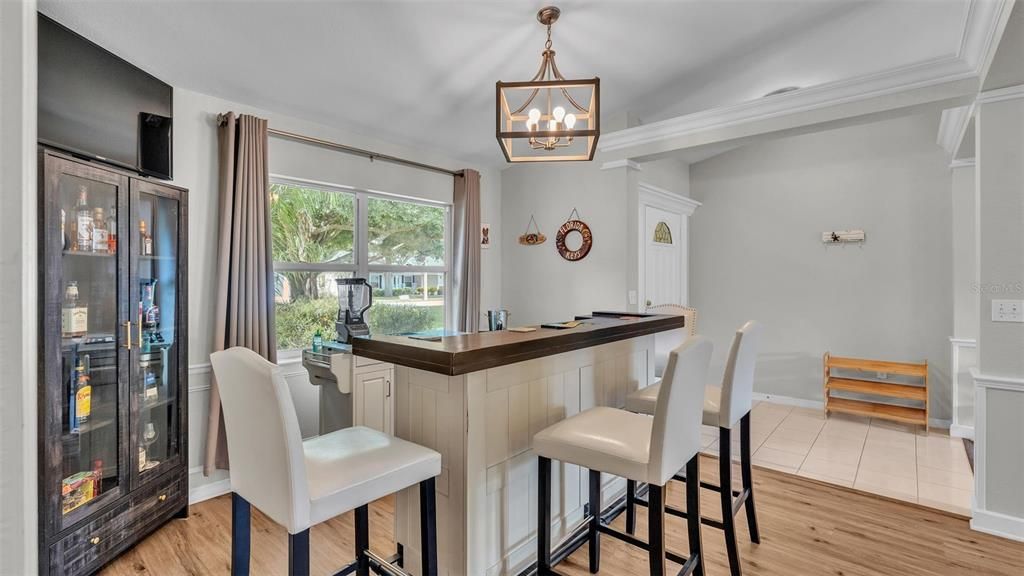 Под контрактом: $309,999 (3 спален, 2 ванн, 1609 Квадратных фут)