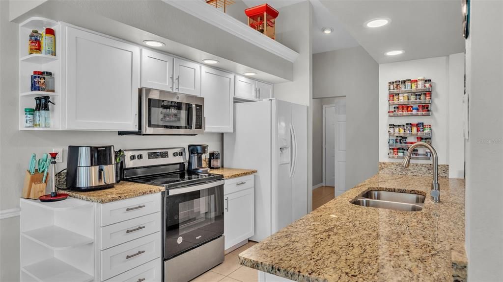 Под контрактом: $309,999 (3 спален, 2 ванн, 1609 Квадратных фут)