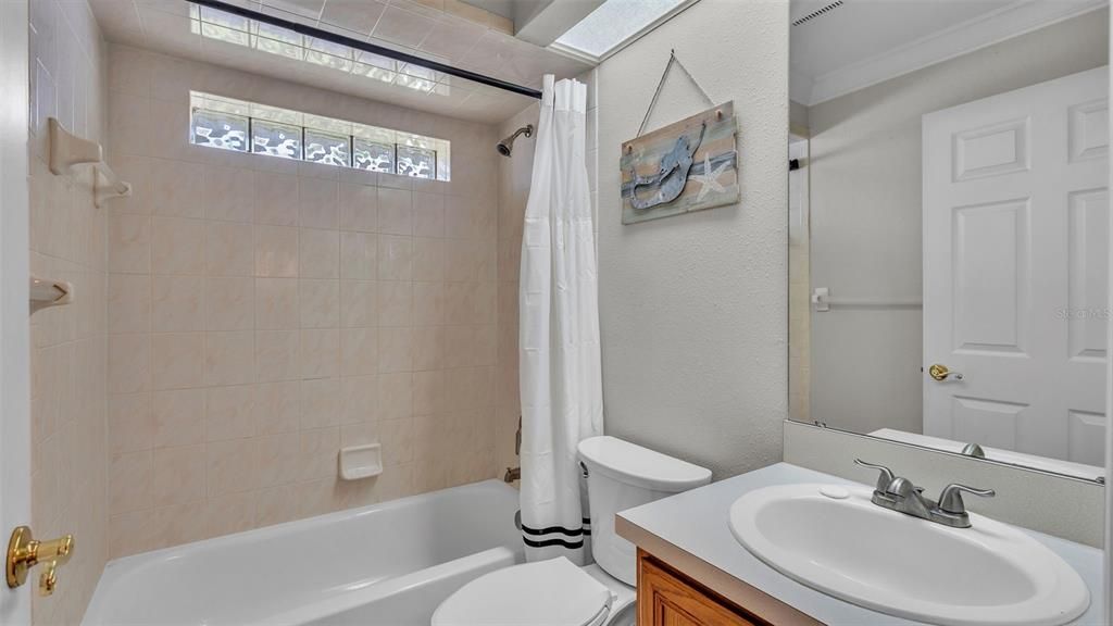 Под контрактом: $309,999 (3 спален, 2 ванн, 1609 Квадратных фут)