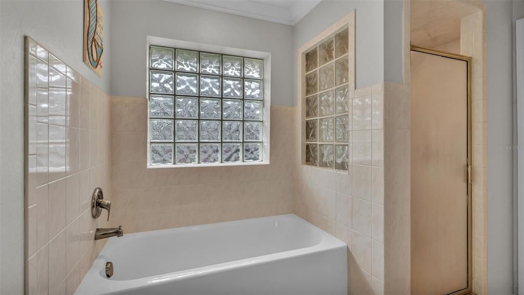 Под контрактом: $309,999 (3 спален, 2 ванн, 1609 Квадратных фут)