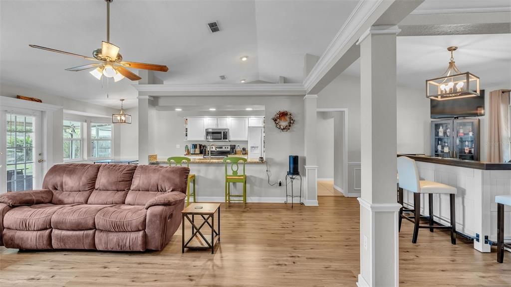 Под контрактом: $309,999 (3 спален, 2 ванн, 1609 Квадратных фут)