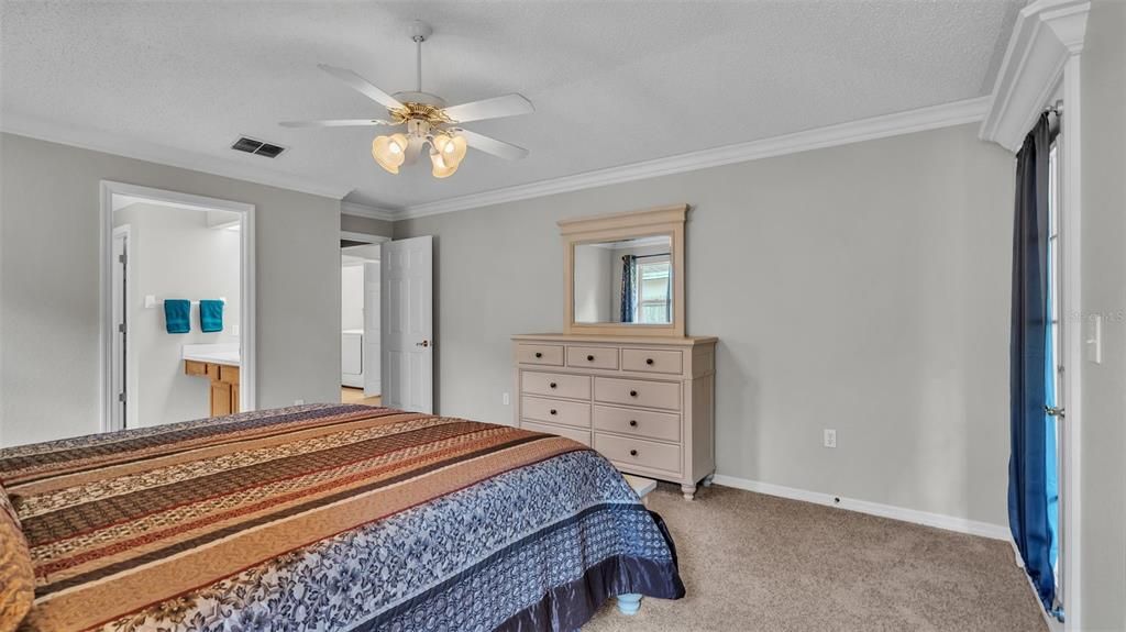 Под контрактом: $309,999 (3 спален, 2 ванн, 1609 Квадратных фут)