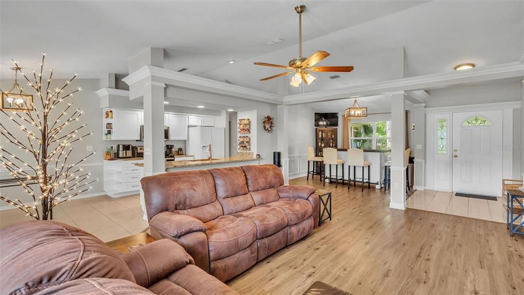 Под контрактом: $309,999 (3 спален, 2 ванн, 1609 Квадратных фут)