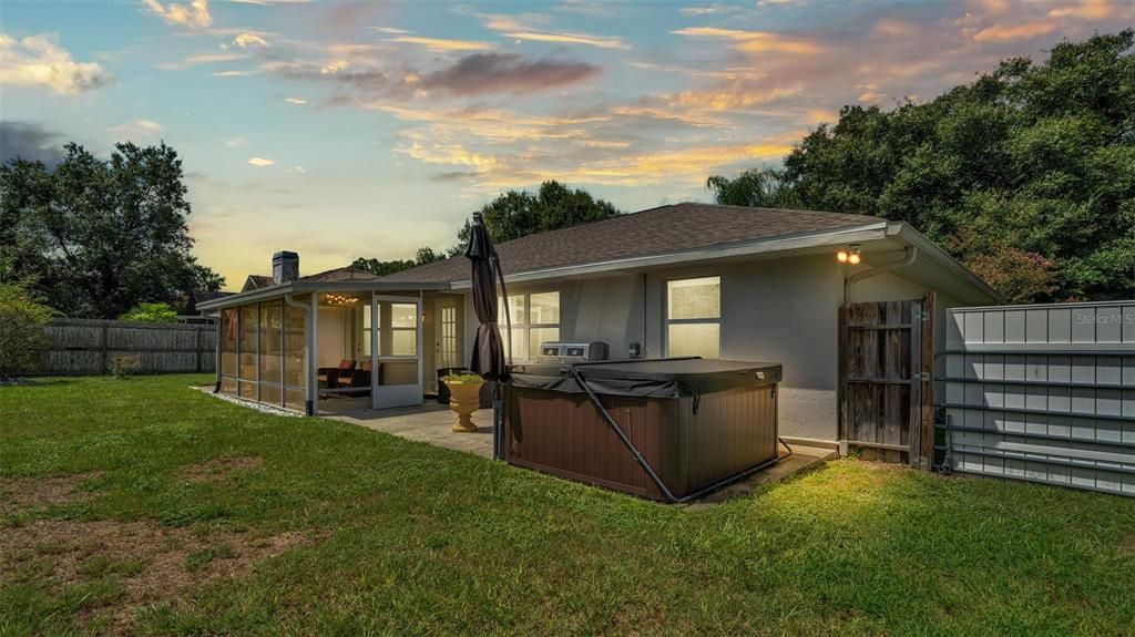 Под контрактом: $309,999 (3 спален, 2 ванн, 1609 Квадратных фут)