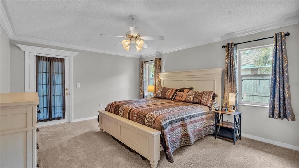 Под контрактом: $309,999 (3 спален, 2 ванн, 1609 Квадратных фут)