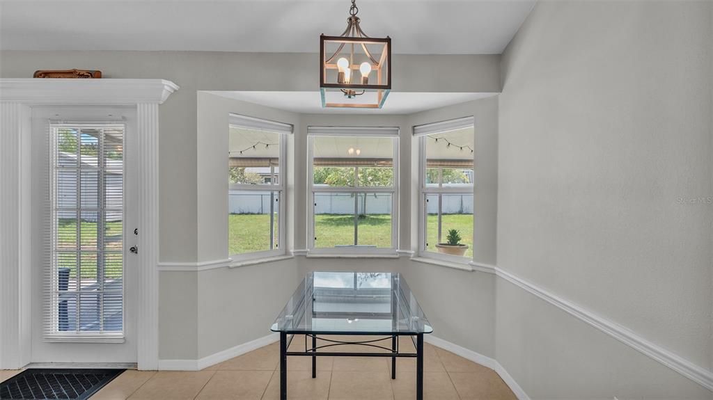 Под контрактом: $309,999 (3 спален, 2 ванн, 1609 Квадратных фут)