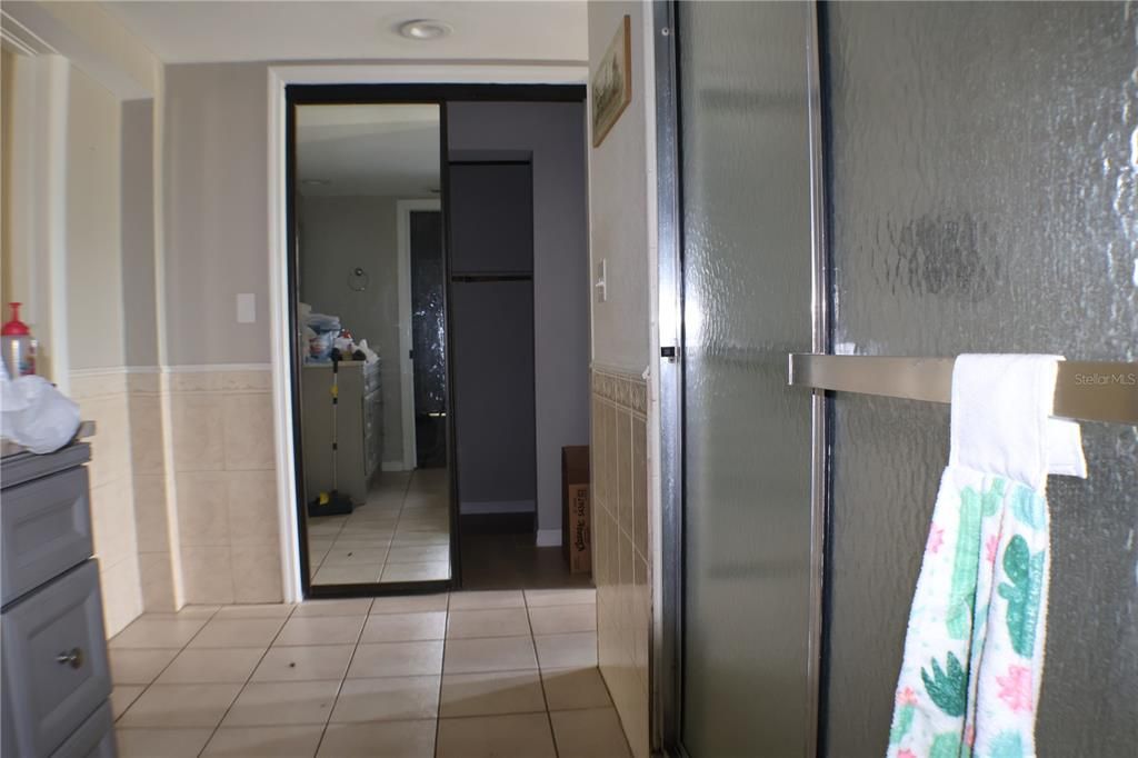 Activo con contrato: $369,000 (4 camas, 4 baños, 3190 Pies cuadrados)