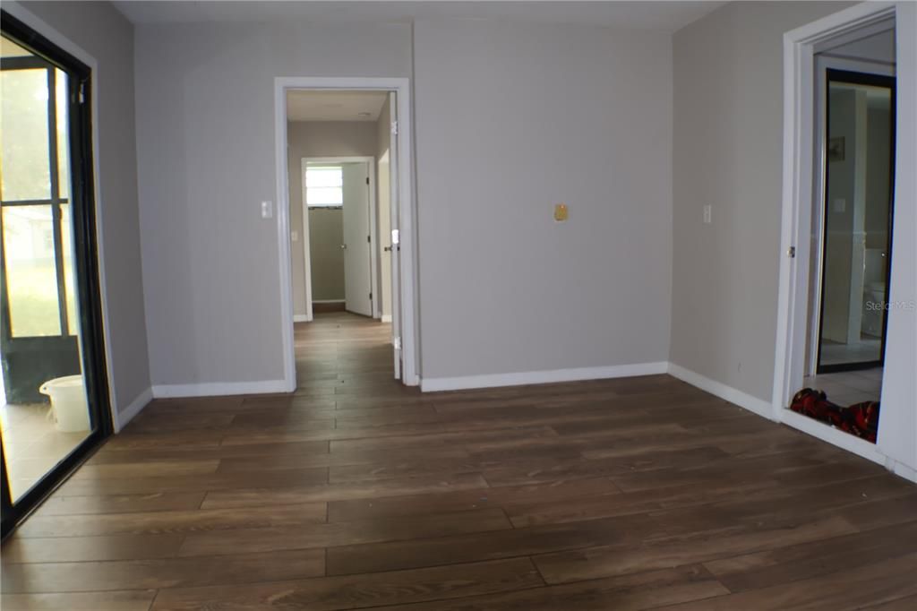 Activo con contrato: $369,000 (4 camas, 4 baños, 3190 Pies cuadrados)