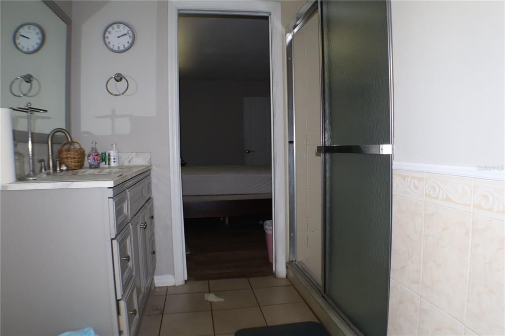 Activo con contrato: $369,000 (4 camas, 4 baños, 3190 Pies cuadrados)