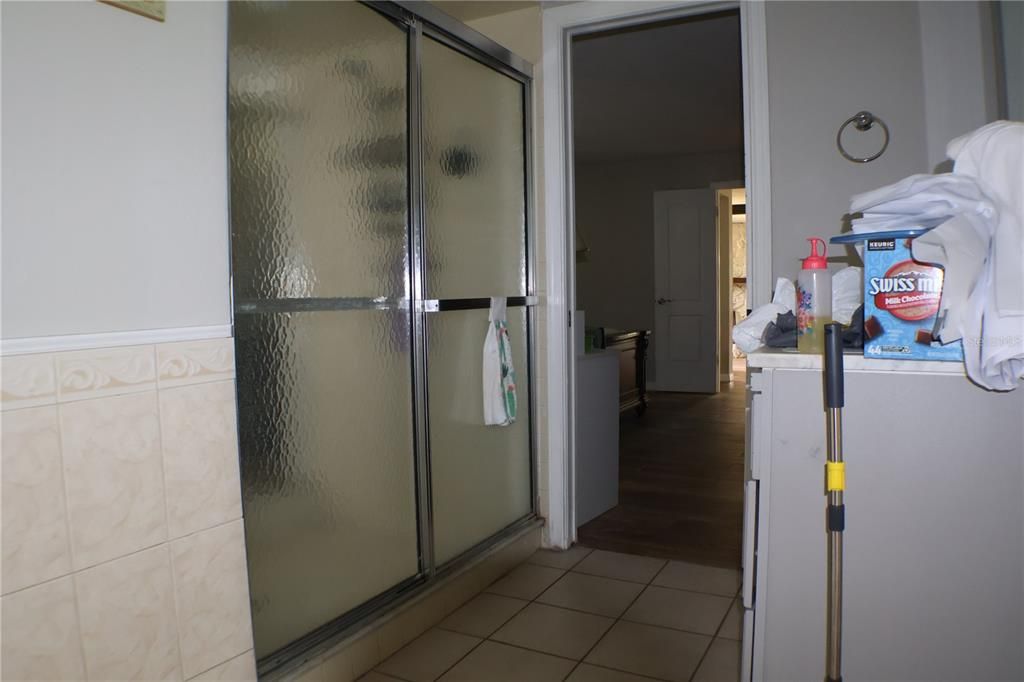 Activo con contrato: $369,000 (4 camas, 4 baños, 3190 Pies cuadrados)