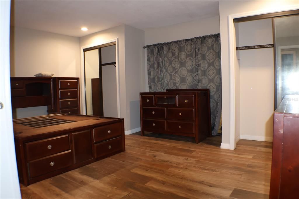 Activo con contrato: $369,000 (4 camas, 4 baños, 3190 Pies cuadrados)