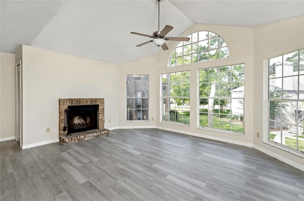 На продажу: $198,500 (2 спален, 2 ванн, 998 Квадратных фут)