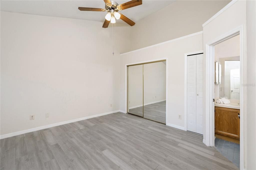 На продажу: $198,500 (2 спален, 2 ванн, 998 Квадратных фут)