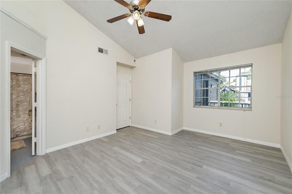 На продажу: $198,500 (2 спален, 2 ванн, 998 Квадратных фут)