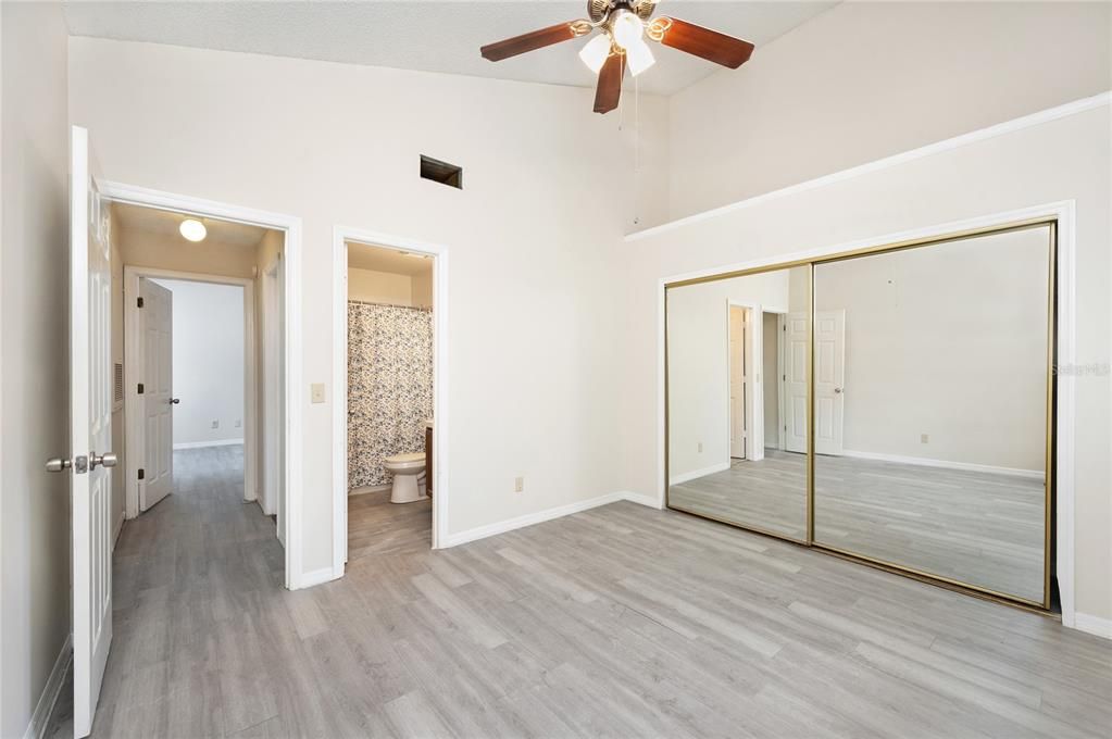 На продажу: $198,500 (2 спален, 2 ванн, 998 Квадратных фут)