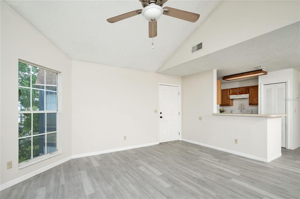 На продажу: $198,500 (2 спален, 2 ванн, 998 Квадратных фут)