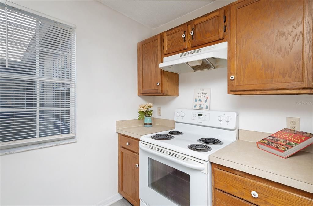 На продажу: $198,500 (2 спален, 2 ванн, 998 Квадратных фут)