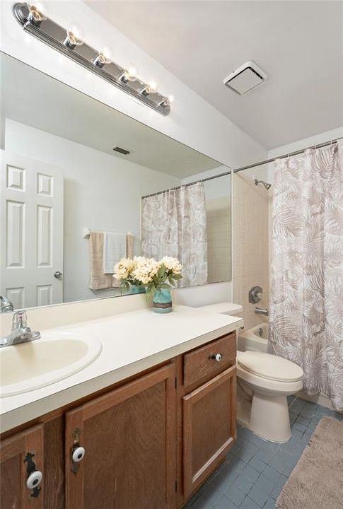 На продажу: $198,500 (2 спален, 2 ванн, 998 Квадратных фут)