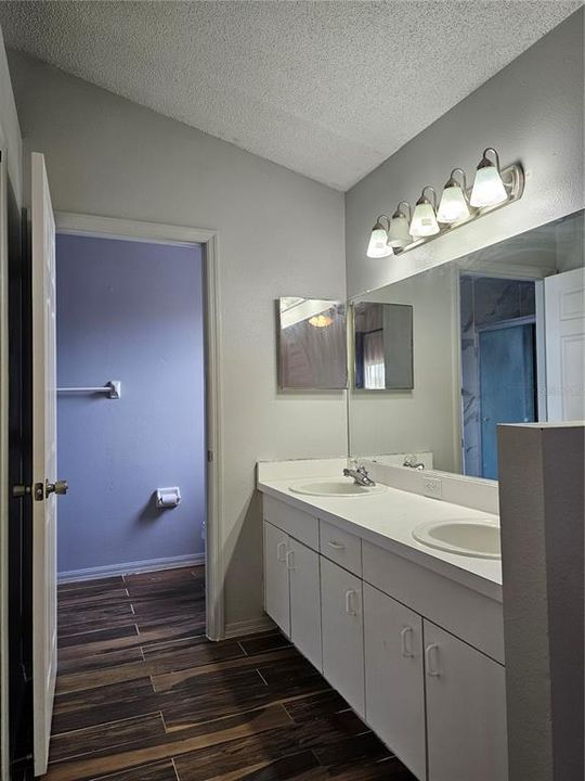 Под контрактом: $230,000 (3 спален, 2 ванн, 1317 Квадратных фут)