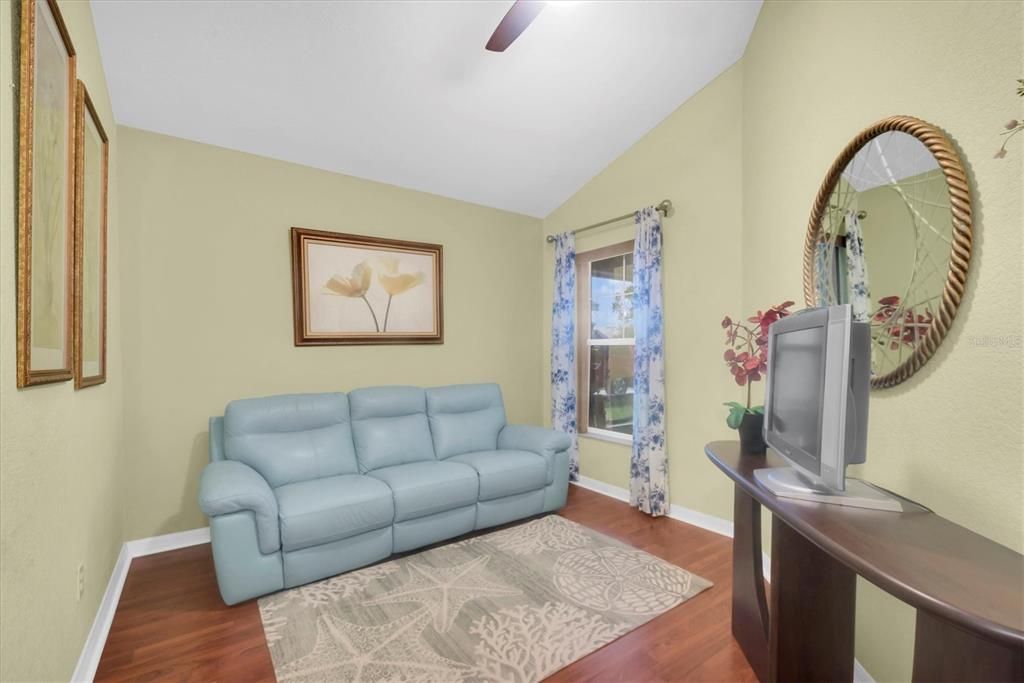 На продажу: $399,000 (4 спален, 3 ванн, 2061 Квадратных фут)