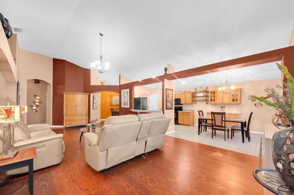 На продажу: $399,000 (4 спален, 3 ванн, 2061 Квадратных фут)